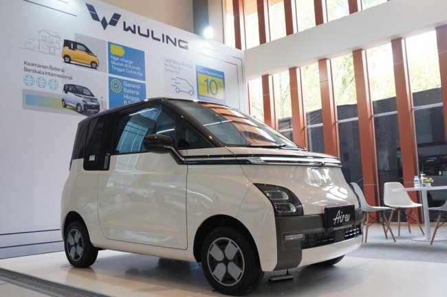 Wuling Hadirkan Mobil Listrik Air ev Long Range di Pameran IEMS 2023
