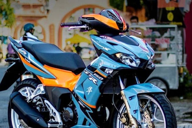 Terpopuler Otomotif: Honda Luncurkan Motor 150cc Baru, Cerita Haru Ojek Online Jalan Kaki