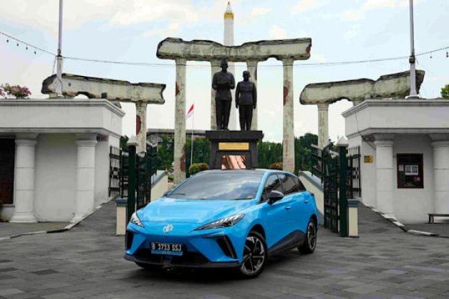 Dipajang di Surabaya, Mobil Listrik Ini Laku Keras