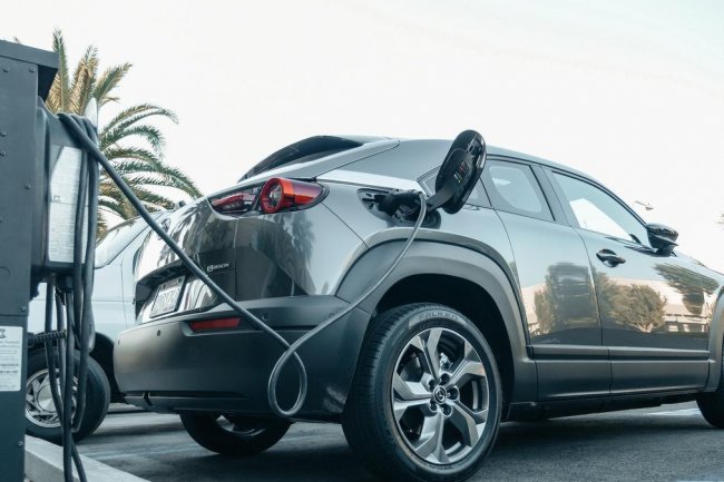 Mengenal 4 Kecanggihan Teknologi di Mobil Listrik Modern