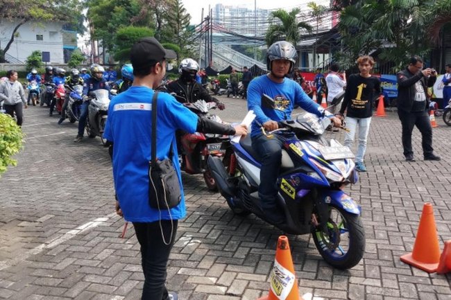 3 Tips Aman dan Nyaman Belajar Naik Sepeda Motor untuk Pemula