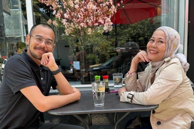 Surya Sahetapy Putra Dewi Yull Jadi Dosen di AS, Bikin Bangga