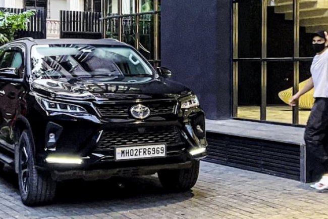 Artis Ini Beli Toyota Fortuner Seharga Rp1 Miliar, Paling Murah di Garasinya