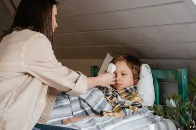 Si Kecil Tiba-Tiba Demam? Jangan Panik Dulu Bund, Coba Blender Kunyit Lalu Campur dengan Cairan Ini