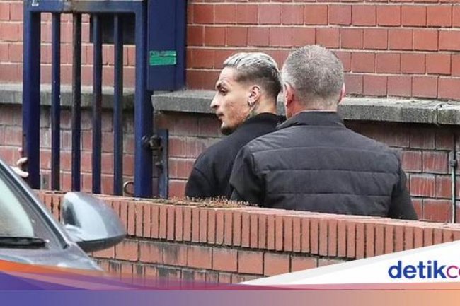 Antony Jalani Pemeriksaan 5 Jam di Kantor Polisi Manchester