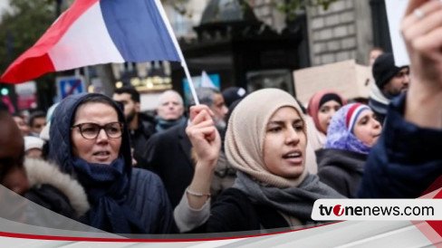 Abaya Resmi Dilarang, Prancis Tolak Puluhan Anak Perempuan Berbusana Muslim