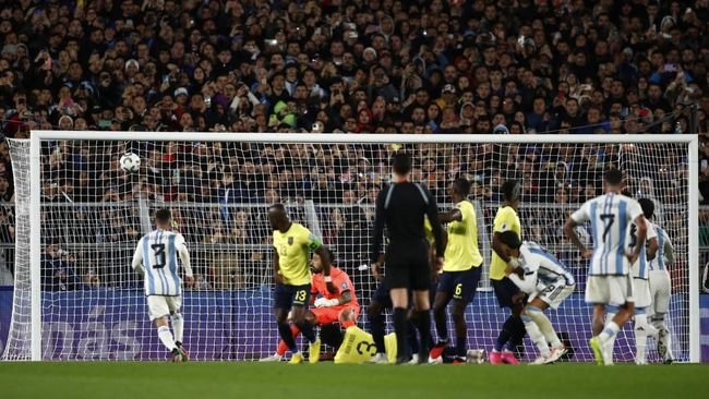 Tendangan Bebas Cantik Messi Bawa Argentina Tekuk Ekuador