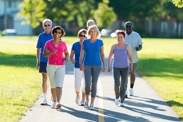 Manfaat Jalan Kaki 30 Menit Per Hari, Turunkan Berat Badan dan Bikin Umur Panjang