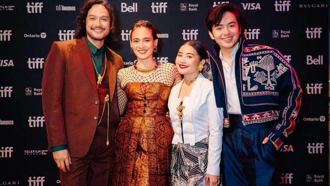 Melesat ke Toronto! Intip Penampilan Para Bintang Film Budi Pekerti Pamer Wastra