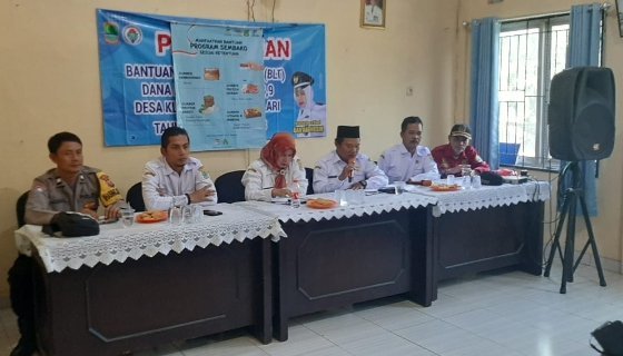 Hadiri Rapat Minggon Desa, Bhabinkamtibmas Polsek Klari Sampaikan Himbauan Kamtibmas