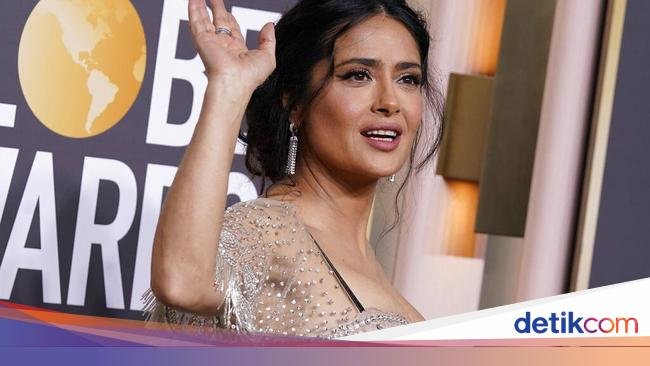 Salma Hayek Pamer Berbikini di Usia 57, Penampilan Awet Mudanya Dipuji