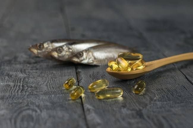 Mengandung Banyak Nutrisi Baik, Ini 6 Manfaat Rutin Konsumsi Minyak Ikan