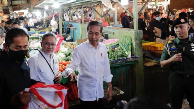 Jokowi Ungkap Penyebab Penjualan UMKM hingga Pasar Anjlok