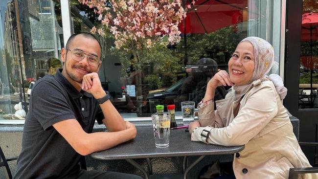 Surya Sahetapy Putra Dewi Yull Jadi Dosen di AS, Bikin Bangga