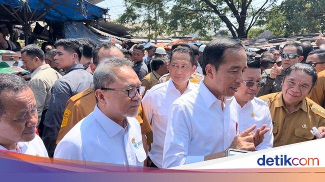 Viral Ibu-ibu Nyanyi 'PAN PAN PAN' Bikin Jokowi dan Zulhas Tertawa