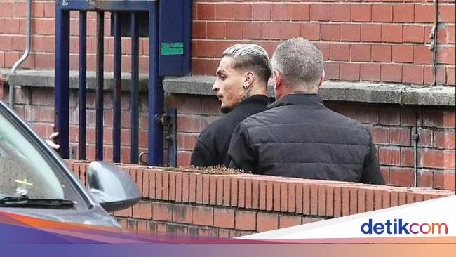 Antony Jalani Pemeriksaan 5 Jam di Kantor Polisi Manchester