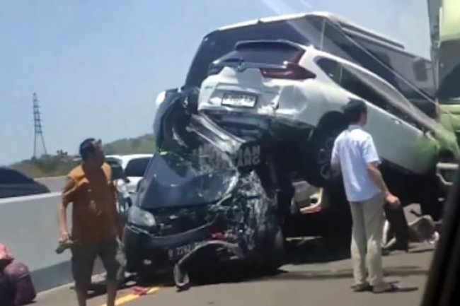 Terpopuler Otomotif: Tabrakan Beruntun di Tol Semarang, Transmisi Chery Omoda 5 GT