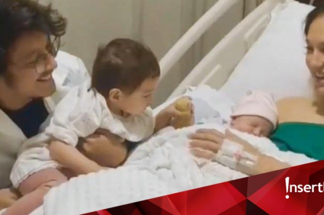 7 Momen Djiwa Anak Sulung Nadine Chandrawinata Bertemu Adik yang Baru Lahir