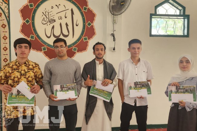 LPP-AIK UMJ Serahkan Hadiah UAH Kepada Mahasiswa Internasional