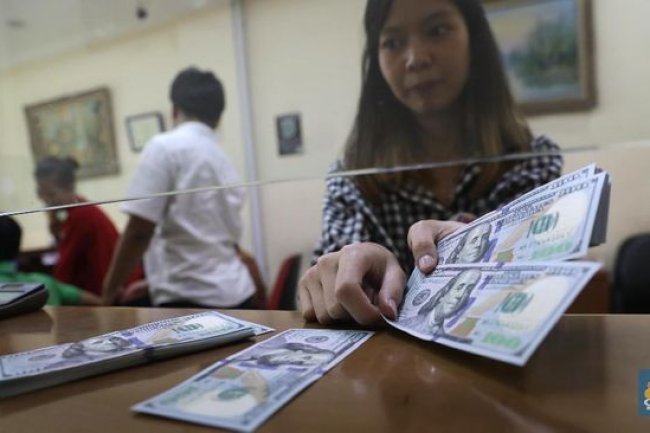 Dolar Terus Hantam Rupiah, Ini Efek ke Kantong Orang RI