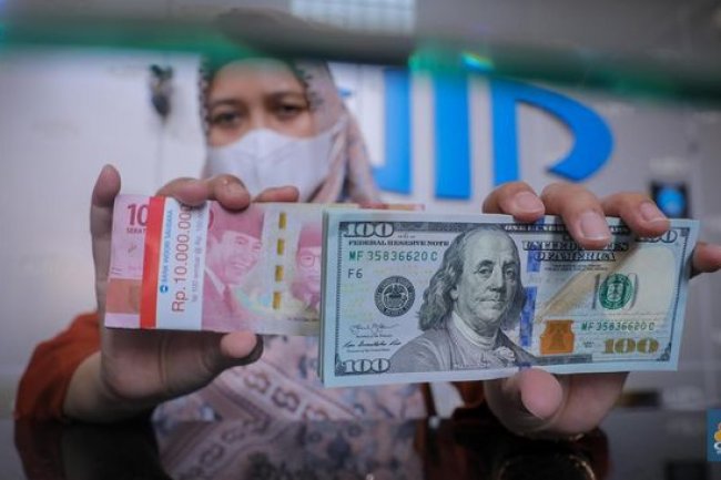Rupiah Tembus Rp 15.700/US$, Dompet Warga RI Siap-siap Tekor