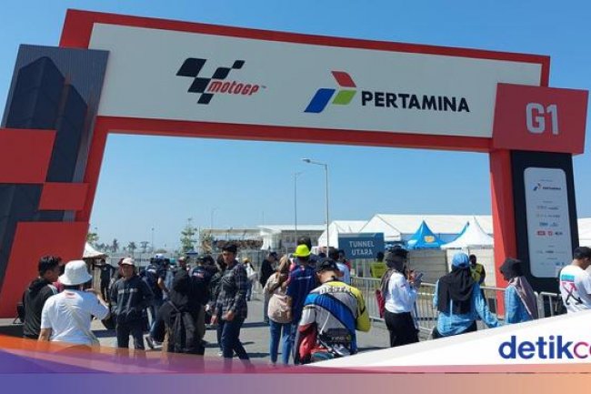 Penonton MotoGP Indonesia Padati Sirkuit Mandalika Sejak Pagi