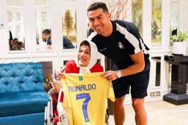 Peluk Artis Iran, Ronaldo Terancam Hukum Cambuk