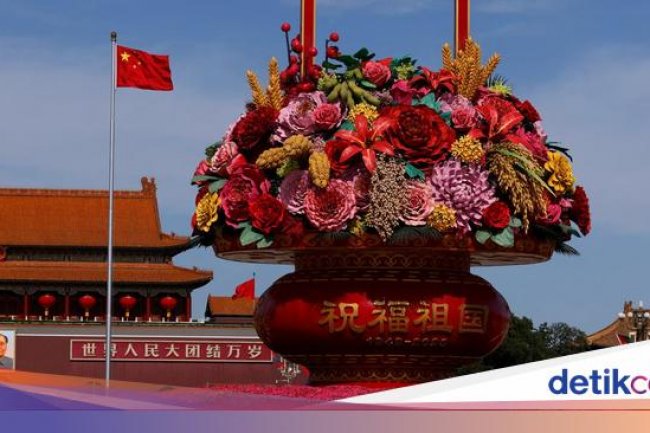 China Bikin Pot Bunga Raksasa untuk Hormati Para Pahlawan