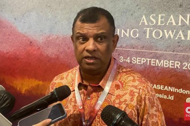 Bos AirAsia Dihujat Usai Pamer Budaya RI Dengan Rapat Telanjang Dada