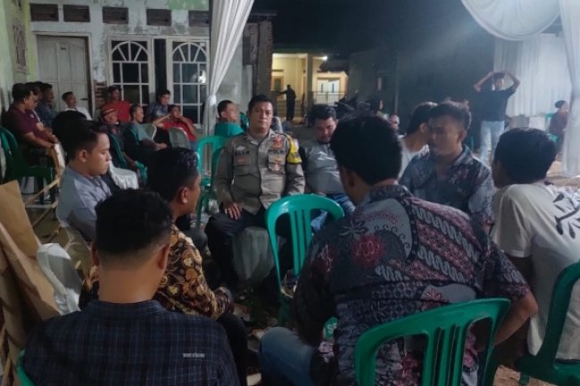 Bhabinkamtibmas Polsek Klari Pam Hiburan Hajatan Warga