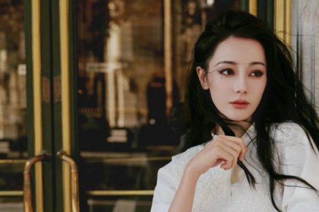 Momen Dilraba Dilmurat Belajar Arab & Ucapkan Assamualaikum, Tuai Pujian