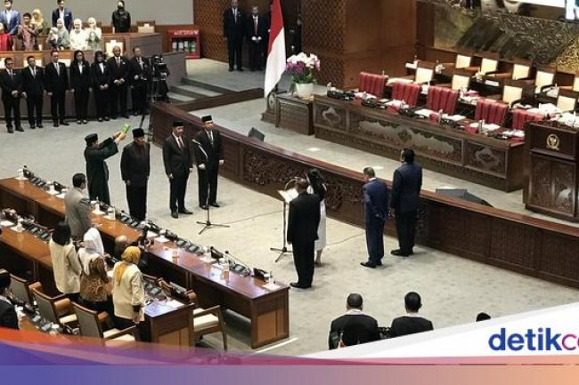 DPR Lantik 3 Anggota Dewan Baru di Paripurna, Ada Pengganti Dedi Mulyadi
