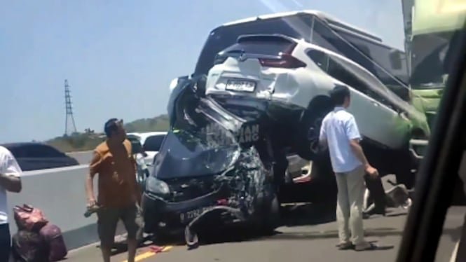 Terpopuler Otomotif: Tabrakan Beruntun di Tol Semarang, Transmisi Chery Omoda 5 GT