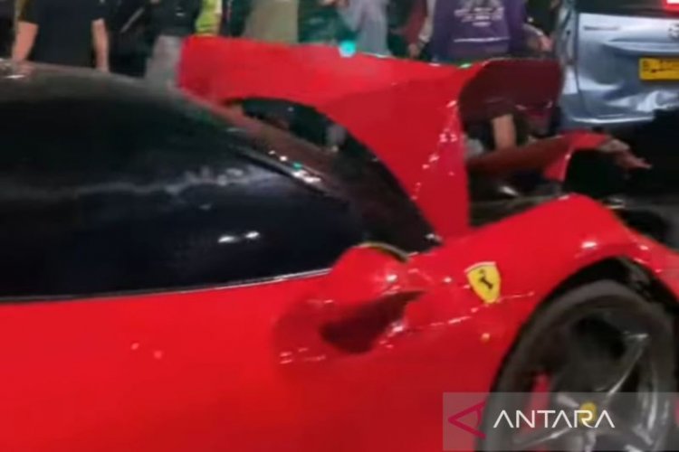 Bedah ?Spesifikasi Ferrari yang Terlibat Kecelakaan Beruntun Di Senayan