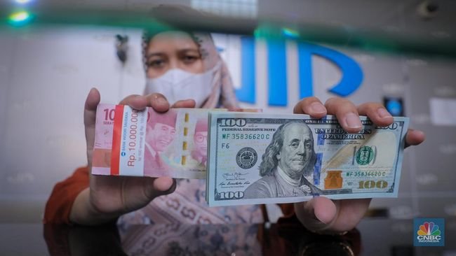 Rupiah Tembus Rp 15.700/US$, Dompet Warga RI Siap-siap Tekor