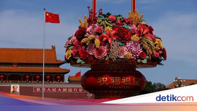 China Bikin Pot Bunga Raksasa untuk Hormati Para Pahlawan