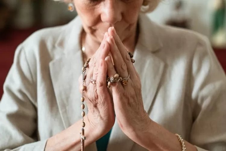 5 Ujud Doa Rosario Peristiwa Sedih untuk Hari ini Jumat 20 Oktober 2023 Berdoa untuk Orang Sakit dan Meninggal