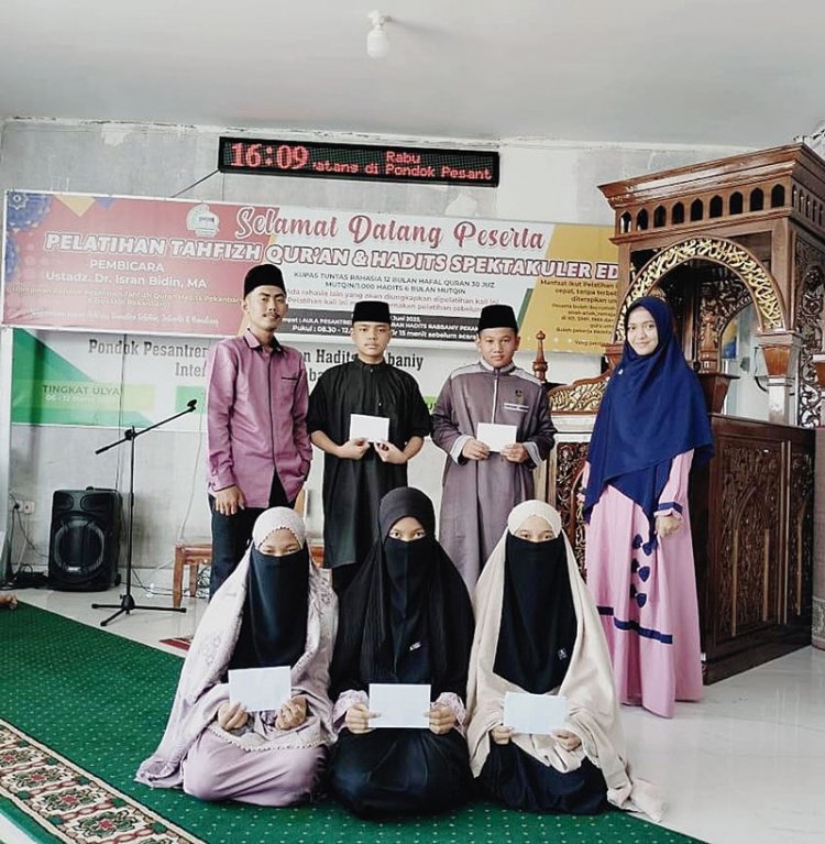 Pesantren Tahfizh Quran Hadits Rabbaniy Internasional Gelar Acara Puncak Maulid Nabi