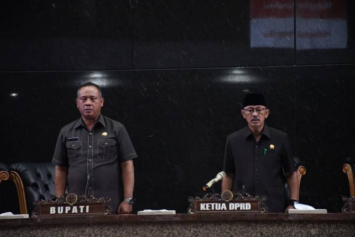 Ketua DPRD kabupaten Indramayu Pimpin Rapat Paripurna Terhadap 2 Raperda