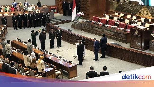 DPR Lantik 3 Anggota Dewan Baru di Paripurna, Ada Pengganti Dedi Mulyadi