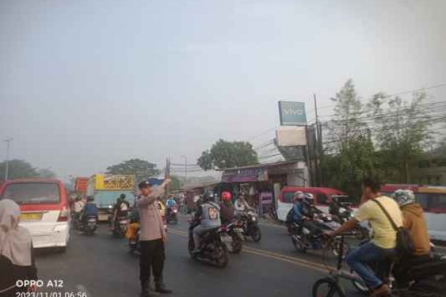 Subsektor Kibin Polsek Cikande Polres Serang Gatur Lalin Antisipasi Kemacetan
