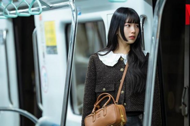 Fantastis! Intip Yuk Harga Outfit Mewah Bae Suzy di Drakor Netflix 'Doona!'