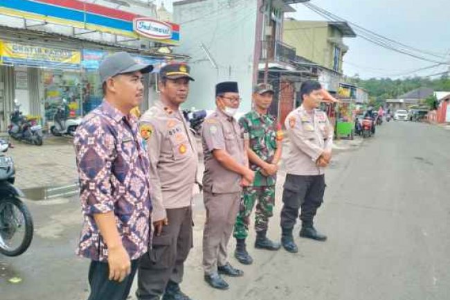 Kapolsek Dan Bhabinkamtibmas Polsek Muncang Polres Lebak Sambangi Desa Ciminyak