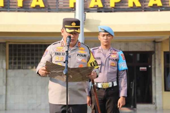 Rutinitas Senin Pagi Polres Cilegon Apel Jam Pimpinan