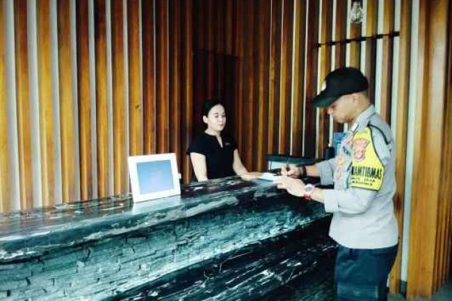 Bhabhinkamtibmas Polsek Cinangka Polres Cilegon  Monitoring Hotel Dan Pantai