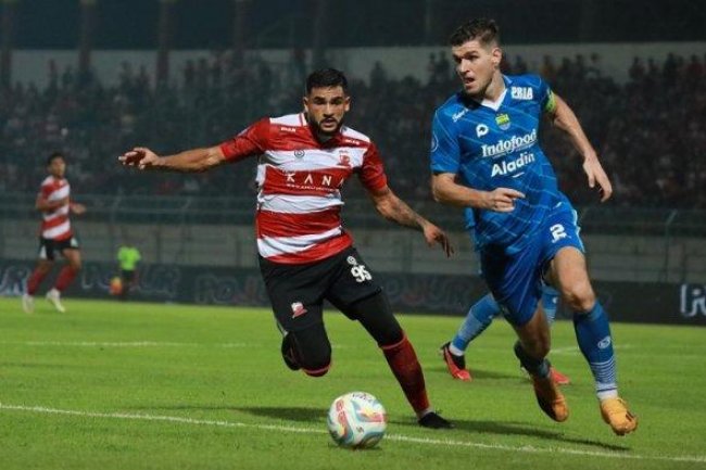 Prediksi Susunan Pemain Persib Bandung vs Arema FC: Daisuke Sato Bugar,  Marc Klok Siap Berlaga