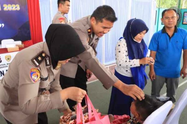 Senyum Bahagia Anak – anak Usai Mengikuti Khitan Gratis Polres Malang