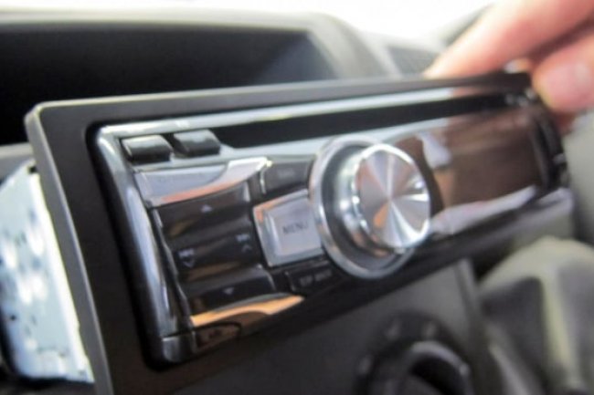 Mobil Listrik Tidak Sediakan Fitur Radio AM, Ini Alasannya