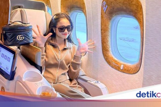 Bye Masalah! Fuji Liburan Dulu ke Eropa Bareng Nikita Mirzani