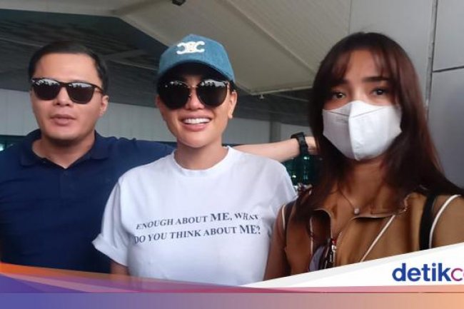 Fuji Ogah Komentar Disinggung soal Pacar Pemain Bola